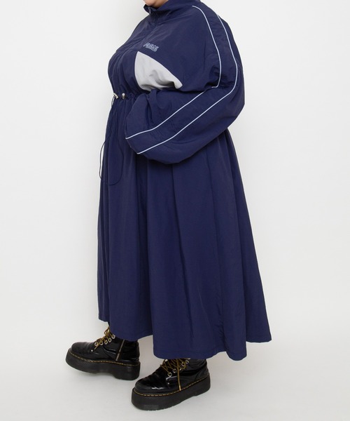 PUNYUS(プニュズ)の「【NEW SIZE】切り替えナイロンワンピース(ワンピース・レディース・カーキ/ネイビー/ブラック・5/3/4/2/1)」の5枚目の写真