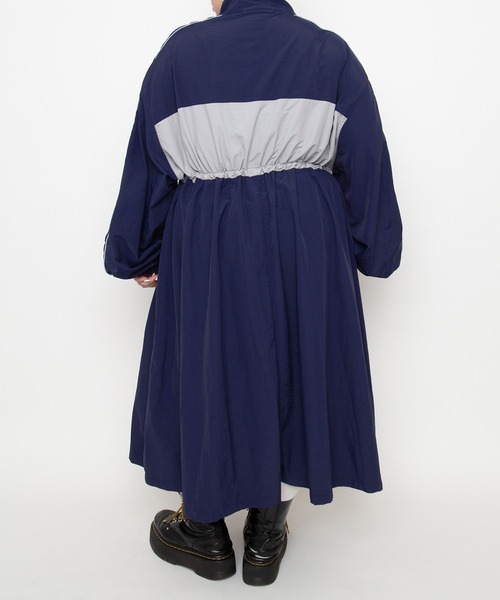 PUNYUS(プニュズ)の「【NEW SIZE】切り替えナイロンワンピース(ワンピース・レディース・カーキ/ネイビー/ブラック・5/3/4/2/1)」の6枚目の写真