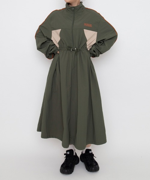PUNYUS(プニュズ)の「【NEW SIZE】切り替えナイロンワンピース(ワンピース・レディース・カーキ/ネイビー/ブラック・5/3/4/2/1)」の8枚目の写真