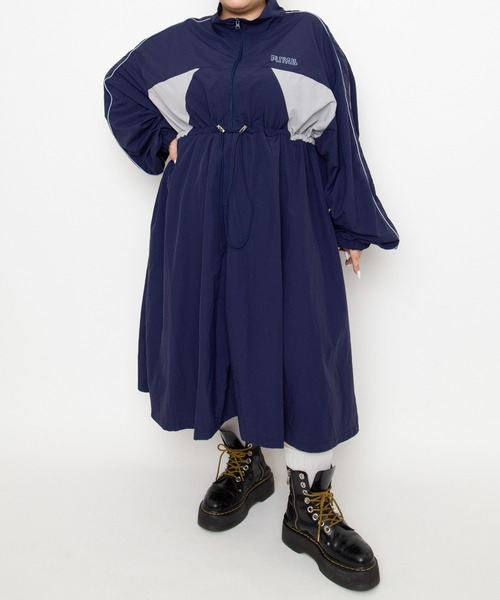 PUNYUS(プニュズ)の「【NEW SIZE】切り替えナイロンワンピース(ワンピース・レディース・カーキ/ネイビー/ブラック・5/3/4/2/1)」の4枚目の写真