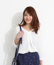 NATURAL BEAUTY BASIC | 【美人百花 4月号掲載】Vネックフォルムブラウス(シャツ/ブラウス)