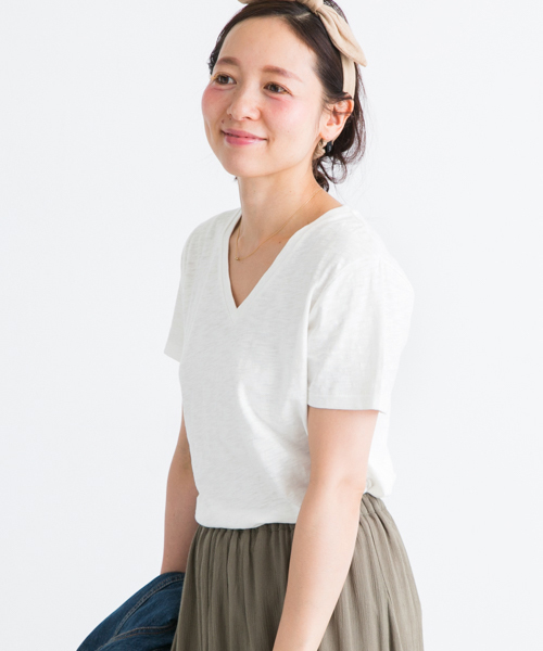 URBAN RESEARCH Sonny Label（アーバンリサーチサニーレーベル）の「Sonny Label スラブ天竺VネックT（Tシャツ/カットソー・レディース・ホワイト/ピンク/ブルー系その他/ブルー/カーキ/ブラック・FREE）」の2枚目の写真