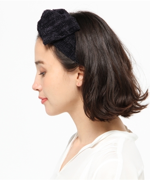 Khaju(カージュ)の「Khaju: ベロアヘアバンド(ヘアバンド・レディース・ベージュ/ネイビー・ONE SIZE)」の3枚目の写真
