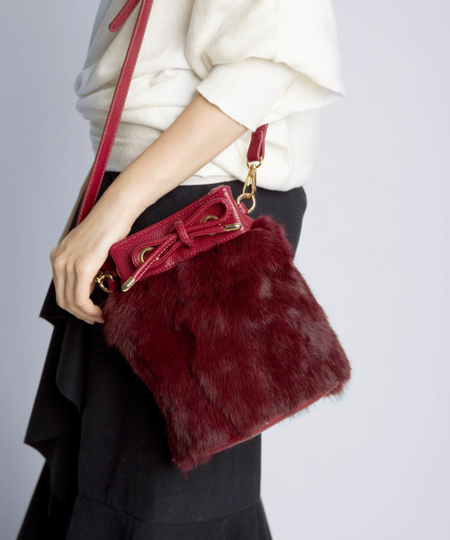 PLAIN CLOTHING(プレーンクロージング)の「ファー巾着ショルダーバッグ【PLAIN CLOTHING】(ショルダーバッグ・レディース・グレー/ブラック/ボルドー・FREE)」の17枚目の写真