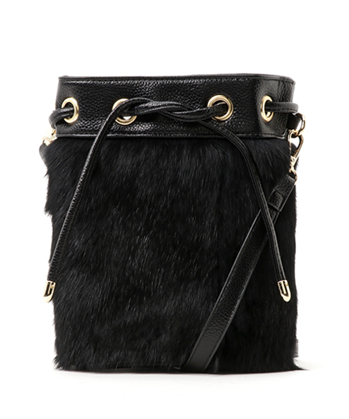 PLAIN CLOTHING(プレーンクロージング)の「ファー巾着ショルダーバッグ【PLAIN CLOTHING】(ショルダーバッグ・レディース・グレー/ブラック/ボルドー・FREE)」の18枚目の写真