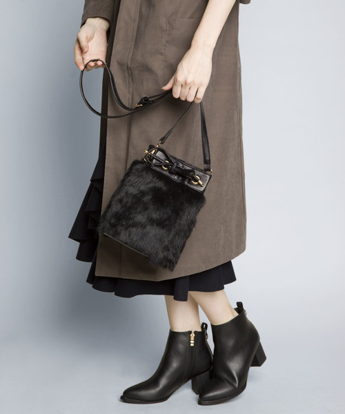 PLAIN CLOTHING(プレーンクロージング)の「ファー巾着ショルダーバッグ【PLAIN CLOTHING】(ショルダーバッグ・レディース・グレー/ブラック/ボルドー・FREE)」の19枚目の写真