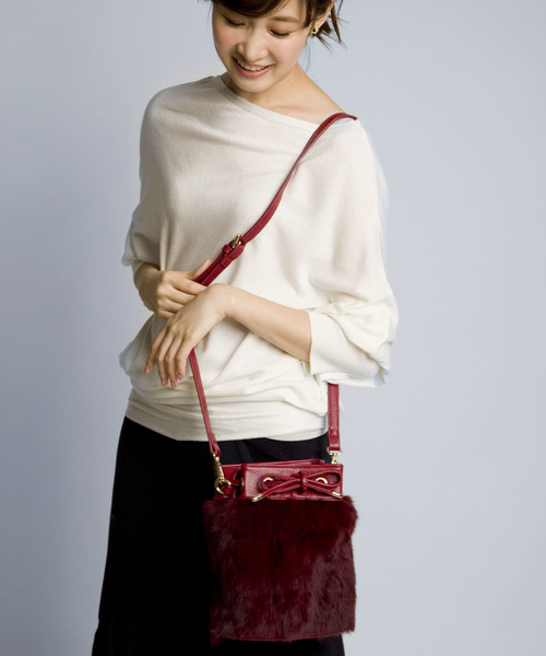 PLAIN CLOTHING(プレーンクロージング)の「ファー巾着ショルダーバッグ【PLAIN CLOTHING】(ショルダーバッグ・レディース・グレー/ブラック/ボルドー・FREE)」の13枚目の写真