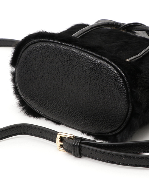PLAIN CLOTHING(プレーンクロージング)の「ファー巾着ショルダーバッグ【PLAIN CLOTHING】(ショルダーバッグ・レディース・グレー/ブラック/ボルドー・FREE)」の4枚目の写真