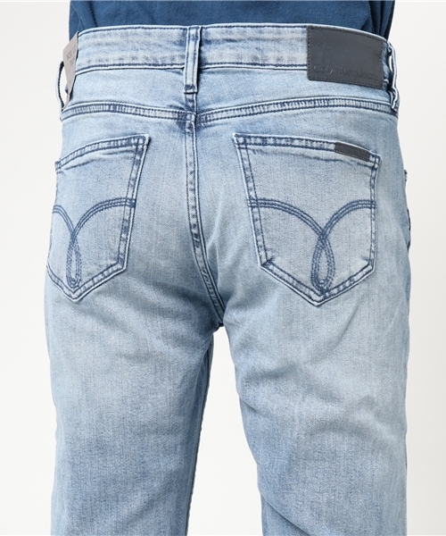 Calvin Klein(カルバン・クライン)の「スカルプテッドテーパードジーンズ(デニムパンツ・メンズ・ブルー・33inch/32inch/31inch/30inch/34inch/29inch)」の5枚目の写真