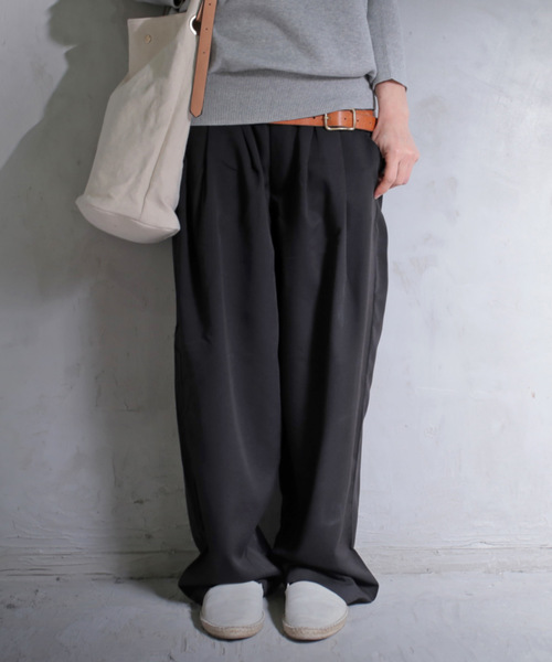 antiqua(アンティカ)の「タックパンツ(その他パンツ・レディース・ブラック/グレー/ベージュ・M)」の2枚目の写真