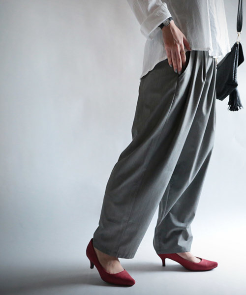 antiqua(アンティカ)の「タックパンツ(その他パンツ・レディース・ブラック/グレー/ベージュ・M)」の15枚目の写真