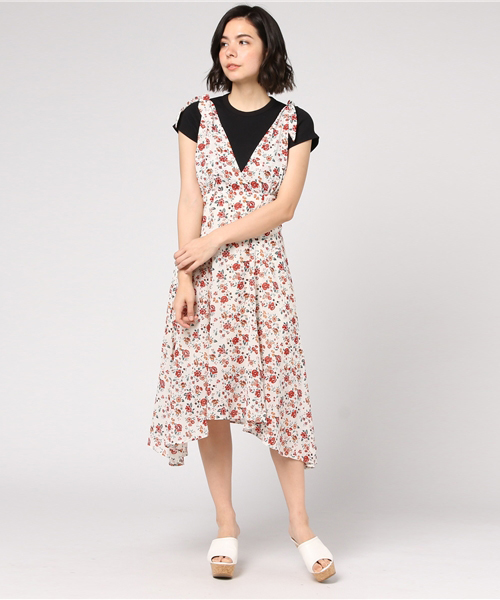 MOUSSY（マウジー）の「SHOULDER TIE FLOWER DRESS（ワンピース・レディース・ベージュ系その他/パープル系その他/ホワイト系その他・1/2）」の2枚目の写真