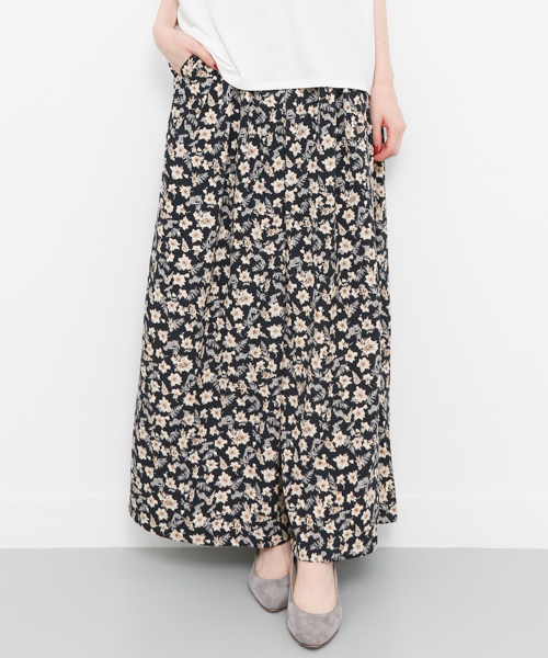 KBF（ケイビーエフ）の「KBF フラワータックワイドパンツ（その他パンツ・レディース・ブラック/ネイビー/オフホワイト・ONE）」の3枚目の写真