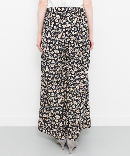 KBF（ケイビーエフ）の「KBF フラワータックワイドパンツ（その他パンツ・レディース・ブラック/ネイビー/オフホワイト・ONE）」の9枚目の写真
