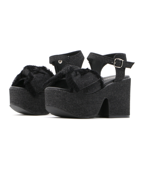 WEGO(ウィゴー)の「WEGO/リボンフリンジサンダル(サンダル・レディース・ブラック/ホワイト・MEDIUM/LARGE)」の1枚目の写真