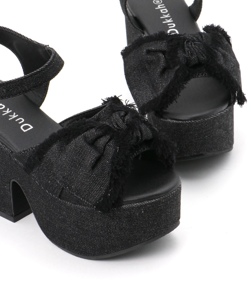 WEGO(ウィゴー)の「WEGO/リボンフリンジサンダル(サンダル・レディース・ブラック/ホワイト・MEDIUM/LARGE)」の6枚目の写真