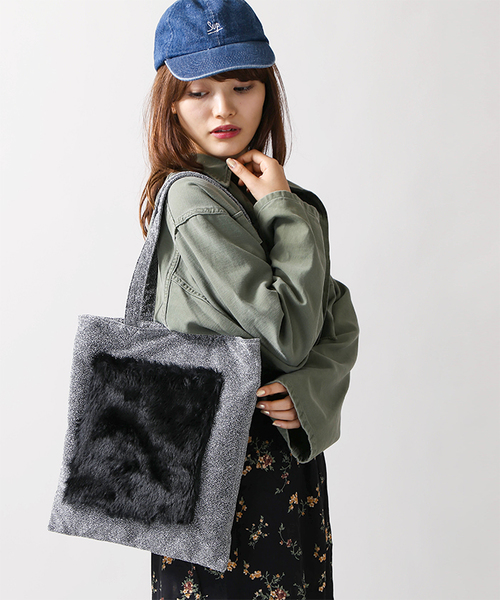 WEGO（ウィゴー）の「WEGO/ポケットファーグリッタートートバッグ（トートバッグ・レディース・ブラウン/ピンク/シルバー/ブラック・FREE）」の15枚目の写真