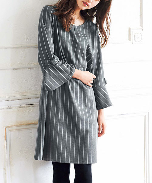 GeeRA（ジーラ）の「ポンチ素材リボンデザインスリーブワンピース（ワンピース・レディース・ブラック/ボルドー/ブルー系その他/ストライプ・SMALL/MEDIUM/LARGE/X-LARGE）」の4枚目の写真