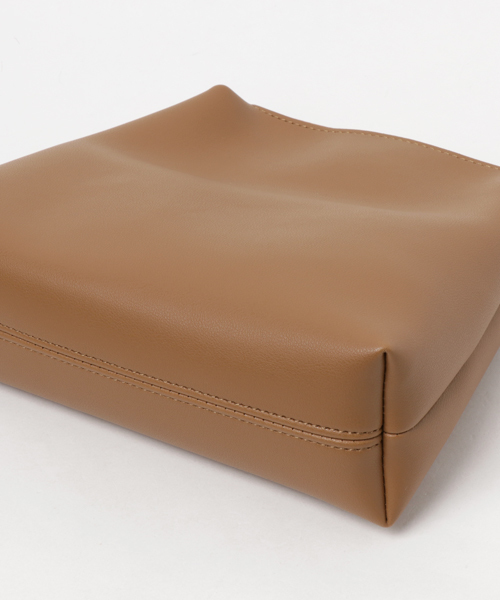 RIVE DROITE（リヴドロワ）の「メタル2WayトートM（ショルダーバッグ・レディース・ブラウン/グレー/レッド・MEDIUM）」の8枚目の写真