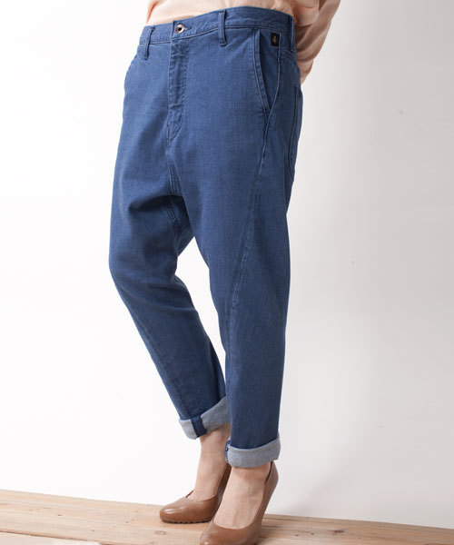 NANO universe（ナノユニバース）の「FF/サルエルテーパードデニム（デニムパンツ・レディース・ブルー/インディゴブルー・34/36）」の18枚目の写真