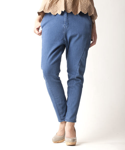 NANO universe（ナノユニバース）の「FF/サルエルテーパードデニム（デニムパンツ・レディース・ブルー/インディゴブルー・34/36）」の9枚目の写真