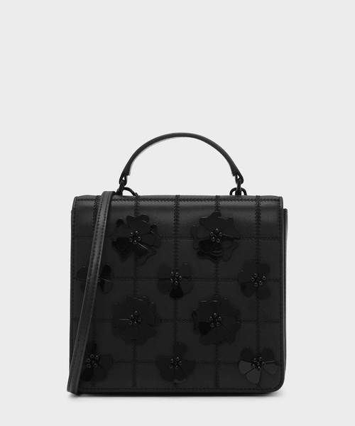 CHARLES & KEITH（チャールズ & キース）の「キルトフロントフラップバッグ / QUILTED FRONT FLAP BAG（ハンドバッグ・レディース・ブラック/グリーン・M）」の2枚目の写真