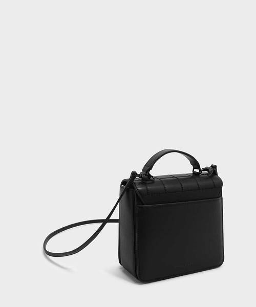 CHARLES & KEITH（チャールズ & キース）の「キルトフロントフラップバッグ / QUILTED FRONT FLAP BAG（ハンドバッグ・レディース・ブラック/グリーン・M）」の4枚目の写真