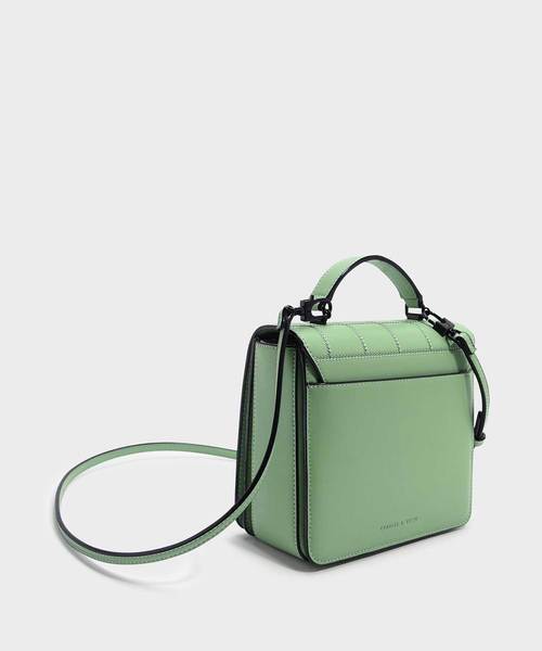 CHARLES & KEITH（チャールズ & キース）の「キルトフロントフラップバッグ / QUILTED FRONT FLAP BAG（ハンドバッグ・レディース・ブラック/グリーン・M）」の8枚目の写真