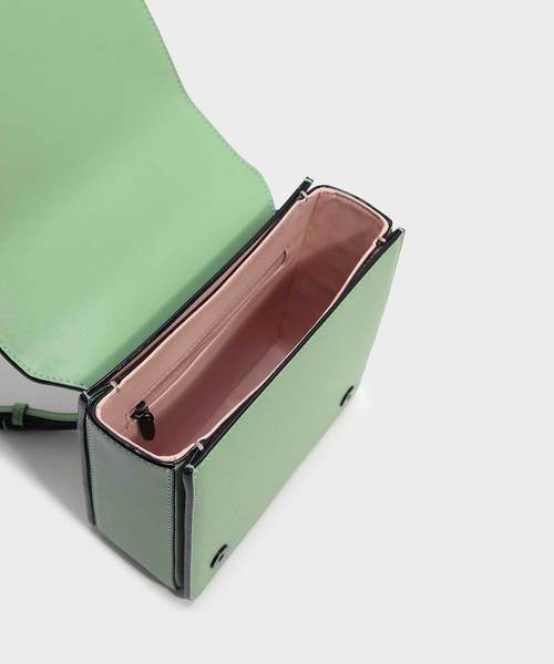 CHARLES & KEITH（チャールズ & キース）の「キルトフロントフラップバッグ / QUILTED FRONT FLAP BAG（ハンドバッグ・レディース・ブラック/グリーン・M）」の9枚目の写真