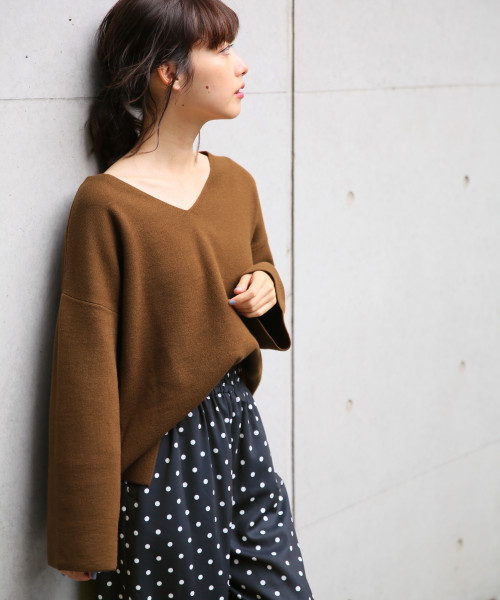 LOWRYS FARM（ローリーズファーム）の「ミラノリブＶネックプルオーバー　805086（ニット/セーター・レディース・ブラック/ベージュ/ブラウン/オフホワイト/ホワイト×ブラック・MEDIUM/LARGE）」の4枚目の写真