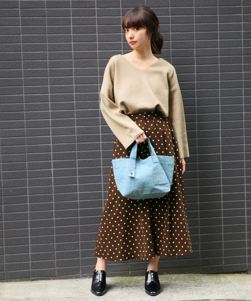 LOWRYS FARM（ローリーズファーム）の「ミラノリブＶネックプルオーバー　805086（ニット/セーター・レディース・ブラック/ベージュ/ブラウン/オフホワイト/ホワイト×ブラック・MEDIUM/LARGE）」の15枚目の写真