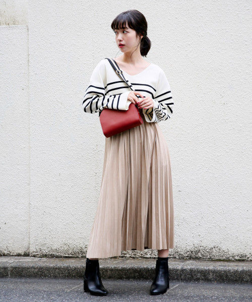 LOWRYS FARM（ローリーズファーム）の「ミラノリブＶネックプルオーバー　805086（ニット/セーター・レディース・ブラック/ベージュ/ブラウン/オフホワイト/ホワイト×ブラック・MEDIUM/LARGE）」の18枚目の写真