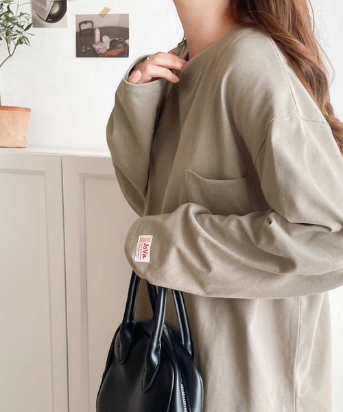 Java（ジャバ）の「《JaVaジャバ コラボ》シンプルの極み。USAコットン100%ポケット付き裾ラウンドサイドスリットオーバーロンTee（Tシャツ/カットソー・レディース・ホワイト/ブラック/ベージュ/モカ/ブラウン系その他/グリーン系その他/グレイッシュベージュ・MEDIUM/X-LARGE/SMALL/LARGE）」の13枚目の写真