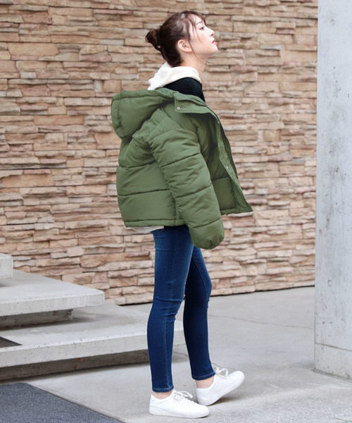 Doula Doula(ドゥーラドゥーラ)の「フード フェイクダウン(ダウンジャケット/コート・レディース・ブラック/オフホワイト/モカ/ライトカーキ・FREE)」の7枚目の写真