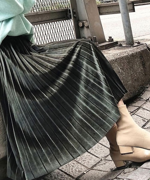 ABITOKYO（アビトーキョー）の「ベロアプリーツスカート（スカート・レディース・ブラック/グレー/カーキ/ブルー/ピンクベージュ・FREE）」の21枚目の写真