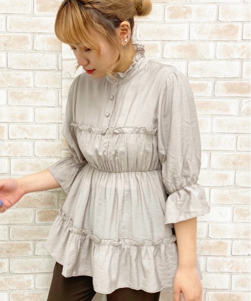 apres jour（アプレジュール）の「フリルハイネックチュニック【ZOZOTOWN限定アイテム】（シャツ/ブラウス・レディース・ライトブルー/ベージュ/オフホワイト・フリー）」の3枚目の写真