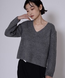 Vネックニット
