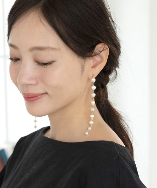colleca la(コレカラ)の「淡水バロックパールのロングピアス(ピアス(両耳用)・レディース・ホワイト・フリ-)」の3枚目の写真