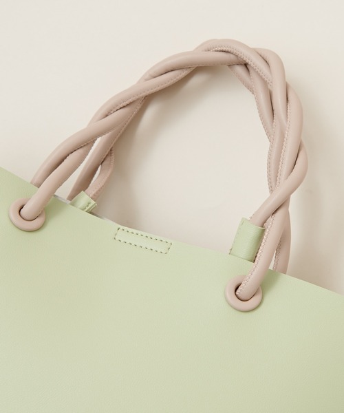 natural couture(ナチュラルクチュール)の「ねじりハンドルA4トート(トートバッグ・レディース・ブラック/ライトベージュ/ミント/ラベンダー・FREE)」の9枚目の写真