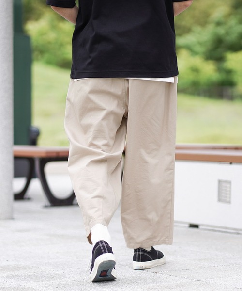 anown(アノン)の「ワイドシルエット イージーツイルチノパンツ【ファッションインフルエンサー つぐ吉×anown 限定コラボ】(スラックス・メンズ・ダークグリーン/ベージュ・M/L)」の6枚目の写真