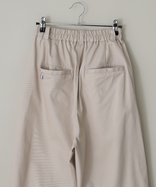 anown(アノン)の「ワイドシルエット イージーツイルチノパンツ【ファッションインフルエンサー つぐ吉×anown 限定コラボ】(スラックス・メンズ・ダークグリーン/ベージュ・M/L)」の22枚目の写真