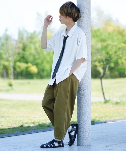 anown(アノン)の「ワイドシルエット イージーツイルチノパンツ【ファッションインフルエンサー つぐ吉×anown 限定コラボ】(スラックス・メンズ・ダークグリーン/ベージュ・M/L)」の16枚目の写真