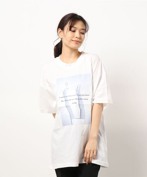 lilLilly（リルリリー）の「グラフィックプリントＴシャツ（Tシャツ/カットソー・レディース・ホワイト/ブラック/ブルー・FREE）」の16枚目の写真