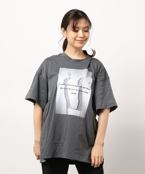 lilLilly（リルリリー）の「グラフィックプリントＴシャツ（Tシャツ/カットソー・レディース・ホワイト/ブラック/ブルー・FREE）」の17枚目の写真