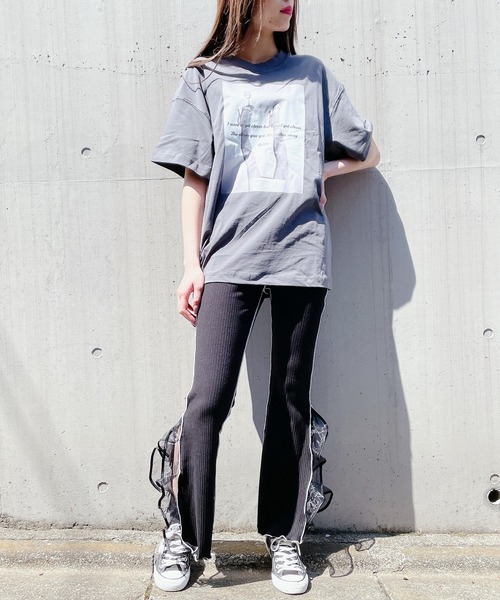 lilLilly（リルリリー）の「グラフィックプリントＴシャツ（Tシャツ/カットソー・レディース・ホワイト/ブラック/ブルー・FREE）」の11枚目の写真