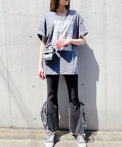 lilLilly（リルリリー）の「グラフィックプリントＴシャツ（Tシャツ/カットソー・レディース・ホワイト/ブラック/ブルー・FREE）」の12枚目の写真