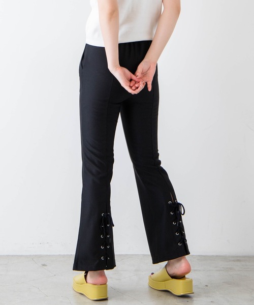 WEGO(ウィゴー)の「WEGO/バックレースアップフレアパンツ(スラックス・レディース・グリーン/ブラック・FREE)」の2枚目の写真