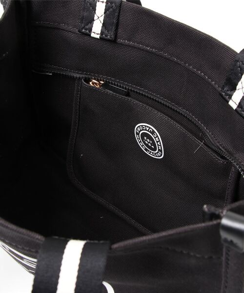 MARC JACOBS(マークジェイコブス)の「LOGO DISC TOTE/ロゴ ディスク トート ミディアム トート バッグ(トートバッグ・レディース・ブラック/ベージュ・ONE SIZE)」の8枚目の写真