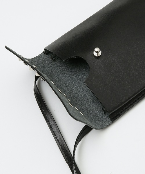 20/80（テゥエンティーエイティー）の「【20/80】トゥエンティーエイティー/TOCHIGI LEATHER SHOULDER POUCH WITH STUDS（ショルダーバッグ・レディース・ブラック/ベージュ・FREE）」の3枚目の写真
