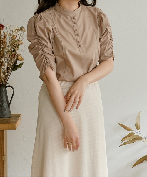Ambre Neige(アンブルネージュ)の「スタンドカラーシャーリングブラウス/【WEB/EC限定商品】(シャツ/ブラウス・レディース・オフホワイト/クリーム/モカ・FREE)」の2枚目の写真